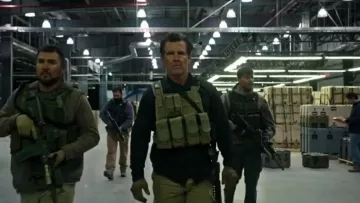 Brown tactical glooves worn by Matt Graver (Josh Brolin) as seen in Sicario 2: Day of The Soldado