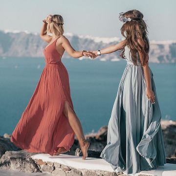 La robe bleue et la robe corail vues sur la photo Instagram d'EnjoyPhoenix