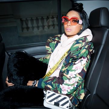 Gafas de sol Miu Miu de Monica Brown en su cuenta de Instagram (disponibles en amarillo)