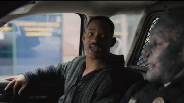 La sudadera con capucha gris de estilo hippie de Daryl Ward (Will Smith) en Bright