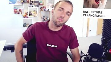 Le t-shirt bordeaux "Fuck Off" de Squeezie dans sa video youtube "Les erreurs d'ingénieurs..."