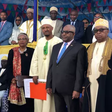 Lees sunglasses style Wayfarer views on the account Instagram of Soprano during the ceremony of the 43eme festival of the independence of the Comoros