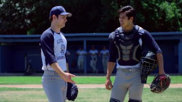 The pants baseball grey worn by Bryce Walker (Justin Prentice ) in 13 Reasons Why S02E01