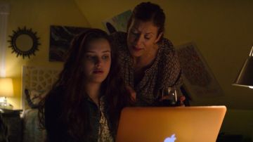 L'ordinateur Apple Macbook Pro de Hannah Baker (Katherine Langford) dans 13 Reasons Why S02E01