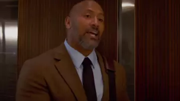 The burgundy tie dark that door Will Sawyer (Dwayne Johnson) in Skyscraper