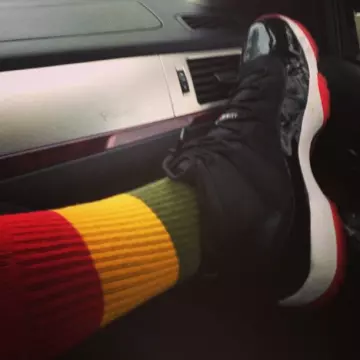 Sneakers Air Jordan 11 Retro black/red worn by Anthony Davis on his Instagram account
