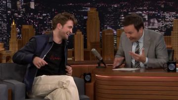 La sudadera Dior de Robert Pattinson en The Tonight Show con Jimmy Fallon