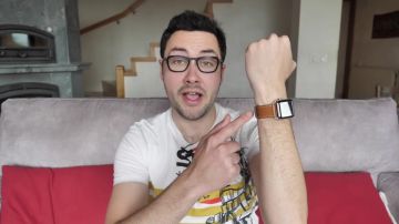 Apple Watch 3 Series Jojol in his video " I cracked, I have a Apple Watch series 3 ! "