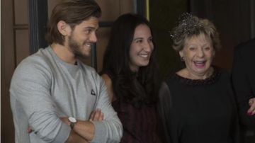 Grey sweatshirt Le Coq Sportif worn by Rayane Bebsetti in Tamara vol 2