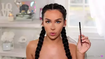 Brow wiz Anastasia utilisé par Carli Bybel vus sur sa chaine youtube