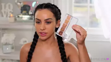 La palette de maquillage Créme foundation de Carli Bybel vu sur sa video youtube "How I contour and highlight"
