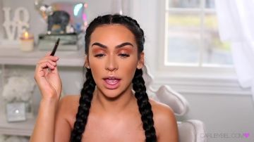 Hightliner Charlotte tilbury de Carli Bybel vus sur sa video youtube "Cómo contorno y destaco"