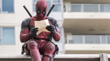 La réplique du costume de Deadpool de Wade Wilson (Ryan Reynolds) dans Deadpool