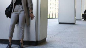 The gray cigarette pants worn by Alex Parrish (Priyanka Chopra) in the series Quantico (Season 2 Episode 2)