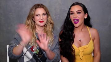 The yellow dress Jen's pirate booty de Carli Bybel in her youtube videos "I did Drew Barrymore's Makeup! OMG!"