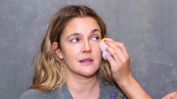 The sponge makeup Beauty Blender 3-in-1 Flower Beauty by Carli Bybel with Drew Barrymore in her youtube videos "I did Drew Barrymore's Makeup! OMG!"