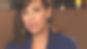 LA veste blazer bleu de Mathilda May dans C'est au programme du 25/05/2018