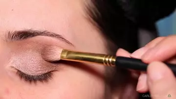 Pinceau de maquillage utilisée par Carli Bybel sur sa chaine youtube