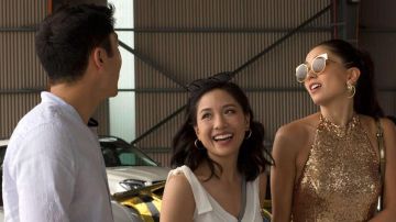 The golden brown sunglasses of Araminta Lee (Sonoya Mizuno) in Crazy rich Asians
