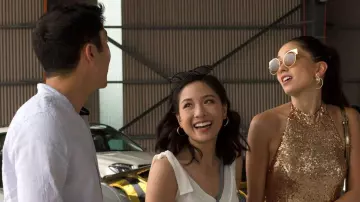 The golden brown sunglasses of Araminta Lee (Sonoya Mizuno) in Crazy rich Asians