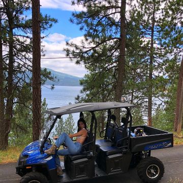 Boots Adidas Yeezy in canvas printed camouflage of Kendall Jenner on his account Instagram