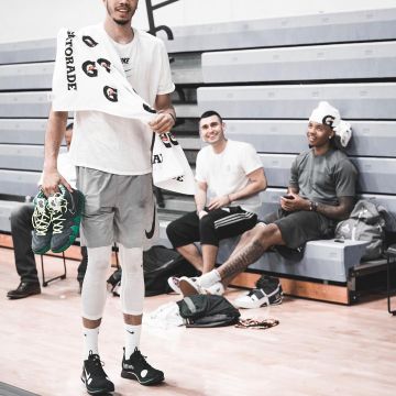 The pair Nike Zoom Fly Mercurial Fk/ow "off white" carried by Jayson Tatum on the account Instagram Brkicks