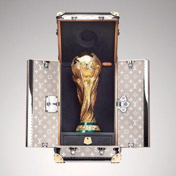 La malle Louis Vuitton which carries the World Cup in 2018 (photo Instagram)
