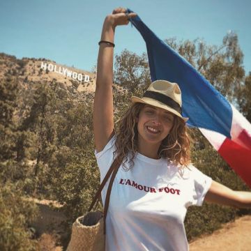 Le t-shirt L'Amour foot de Camille Lavabre sur son compte Instagram