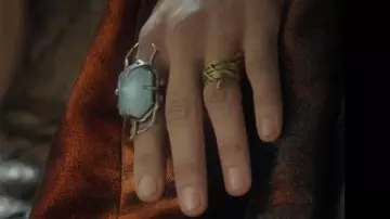 The replica of the ring Thranduil aka the King Elf (Lee Pace) in The Hobbit : The Desolation of Smaug