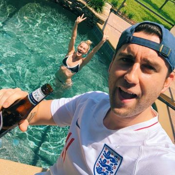 La camiseta de la selección de fútbol de Inglaterra 2018 Vapor Match (VARDY - 11) usada por Matthew Lewis en su cuenta de Instagram