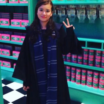 La bufanda de la Casa Serdaigle (Harry Potter) que lleva Katie Leung en su cuenta de Instagram