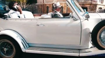 The phone iPhone X Apple Liim'o Q. E favelas in the clip The Dose #2