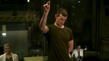 Militaire brun tee Shirt porté par Morgan (Matt Smith) comme on le voit dans le "Patient Zéro"