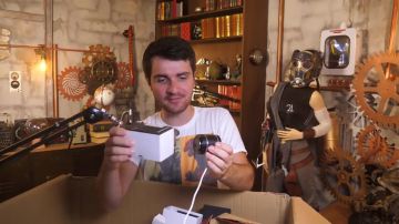 The pregnant "Viboomer" seen in the video "the gift of the subscriber, the most incredible" Amixem