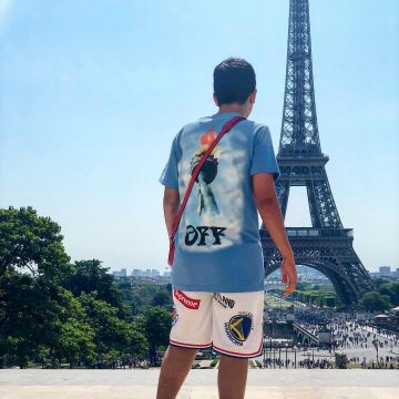 The t-shirt "statue of liberty" Off White that is on the influencer @air__way on his account Instagram