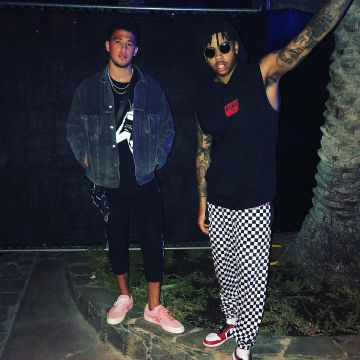Les sneakers roses Converse One Star Golf Ox portées par Devin Booker sur le compte Instagram de @dloading