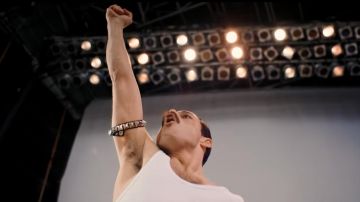 The bracelet with rivets square of Freddie Mercury (Rami Malek) in Bohemian Rhapsody