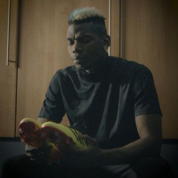 Les crampons Adidas Pre­da­tor 18.2 jaune fluo de Paul Pogba sur son compte Instagram