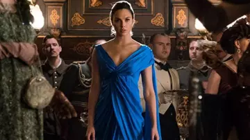 Vestido de noche azul usado por Diana Prince aka Wonder Woman (Gal Gadot) como se ve en Wonder Woman