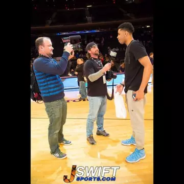 Sneakers Air Jordan 11 Retro "pantone" worn by D'angelo Russell on his Instagram account