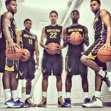 The white sneakers Nike Air Jordan 10 Retro Prem "heiress" worn by D'Angelo Russell on his Instagram account