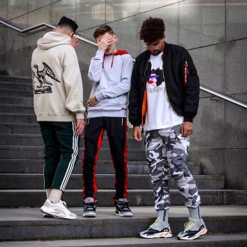 Les sneakers Nike Air Jordan 3 blanches et grises de l'influencer Sacha Verhoeven sur Instagram