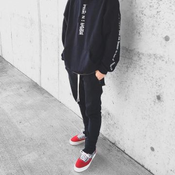 Zapatillas rojas Vans Era 95 de _Usuke en la cuenta de Instagram