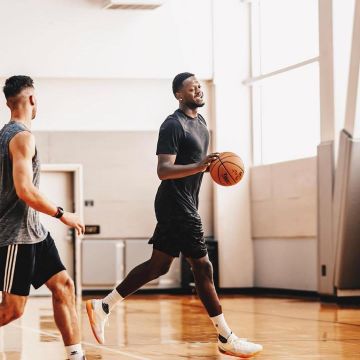 Nike Kobe AD NXT 360 Bryant Infrared White Mens Basketball Shoes  worn by Julius Randle on an Instagram account (@Brkicks)