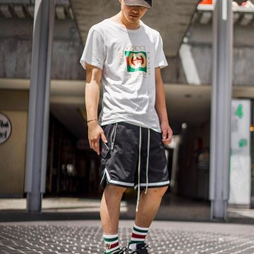 Los calcetines blancos con cabeza de tigre de la marca Gucci que lució el influencer Kazz Tamura en su instagram