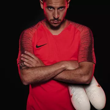 Les crampons blancs et oranges Nike Mercurial de Eden Hazard sur son compte Instagram