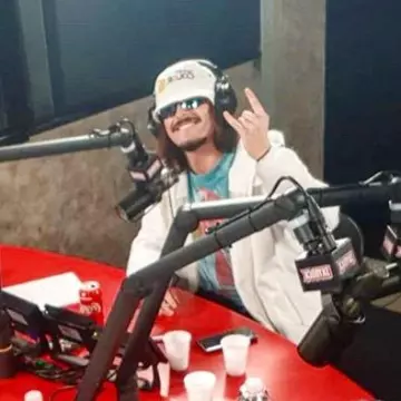 Le bob Pikachu Game Boy Color que porte Lorenzo dans l'emission PLANETE RAP sur le compte insta de Columbine
