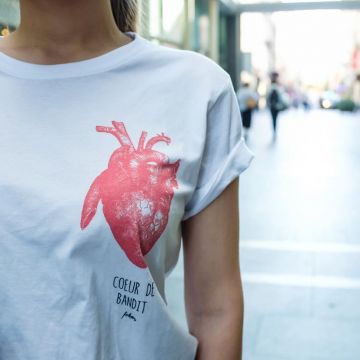 La camiseta "Coeur de Bandit" de Fckrs en la cuenta de Instagram @lapagefckrs