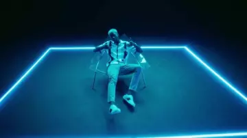 The pair of Gucci Ace leather worn by MHD in her video clip Bella feat. Wizkid
