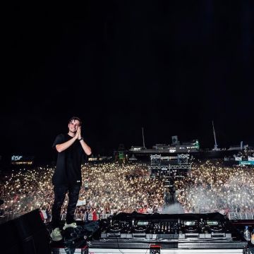 Sneakers adidas Yeezy Boost 350 V2 "butter" made by Martin Garrix on his account Instagram